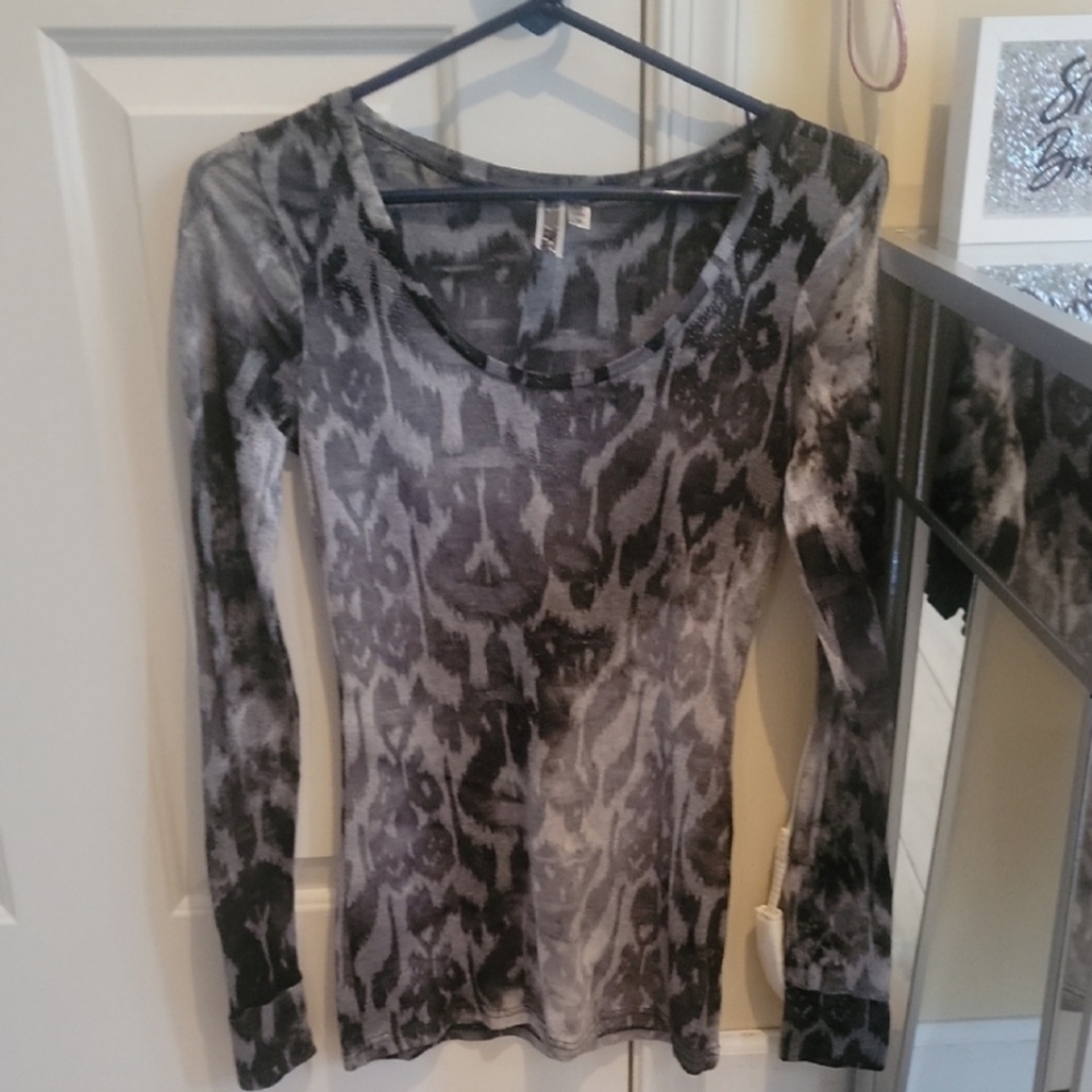 BKE Long Sleeved Shear Gray & Black Top W/ Silver Accents. Size Med. Like New.